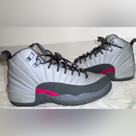 Jordan retro 12 girls grade school - Picture 4 of 4